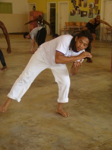 ensaios de "As Orações de Mansata" em São Tomé e Príncipe - aulas de capoeira (foto: Sofia Lobo)