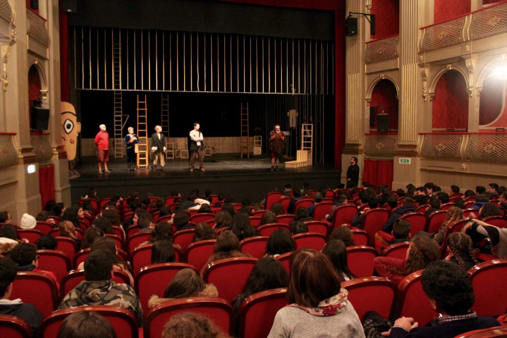"Embarcação do Inferno" no Teatro Sá de Miranda, em Viana do Castelo - conversa com alunos no final de uma sessão para escolas (26/01/2017)