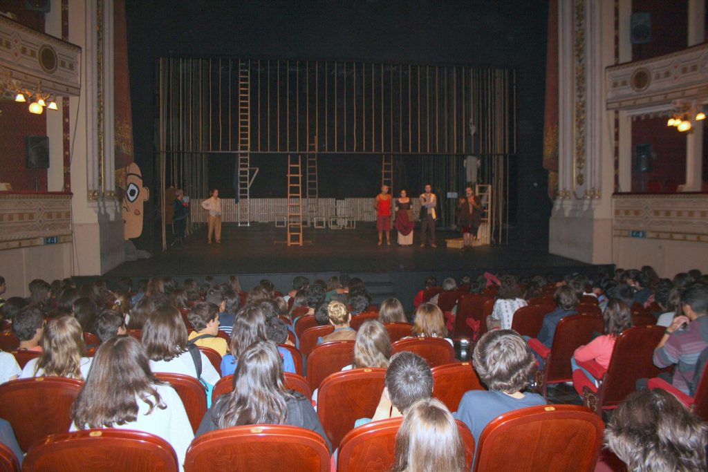 Embarcação do Inferno: sessão para o público escolar no Teatro Garcia de Resende, em Évora (Out/2016)